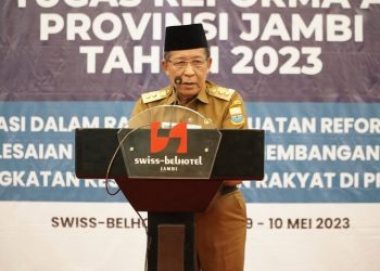 Wagub Abdullah Sani saat menyampaikan kata sambutan pada Rakor GTRA di Swiss Bell Hotel, Selasa (09/05/2023). [Foto: Diskominfo/Harun]