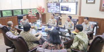 Kapolda saat terima kunjungan Tim BPKP Perwakilan Jambi dan rombongan di Ruang Kerja Kapolda Jambi, Kamis (11/05/2023). [Dok. Humas Polda Jambi]