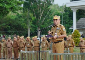 Gubernur Jambi, Al Haris pimpin Apel Gabungan di Lapangan Depan Kantor Bupati Muaro Jambi, Senin (15/05/2023). [Dok. Diskominfo/Harun]