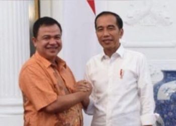 Ketua Dewan Pembina CMMI, Evelon Pomalingo saat bersama Presiden Jokowi. [Dok. PJS]
