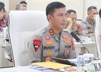 Kapolda Jambi, Irjen Pol. Rusdi Hartono saat membuka sekaligus memimpin kegiatan Gelar Operasional dan Pembinaan Polda Jambi dan Jajajran via zoom meeting di Ruang Vicon Lantai 2 Mapolda Jambi, Jumat (19/05/2023). [Dok. Humas Polda Jambi]