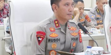 Kapolda Jambi, Irjen Pol. Rusdi Hartono saat membuka sekaligus memimpin kegiatan Gelar Operasional dan Pembinaan Polda Jambi dan Jajajran via zoom meeting di Ruang Vicon Lantai 2 Mapolda Jambi, Jumat (19/05/2023). [Dok. Humas Polda Jambi]
