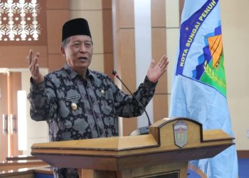 Wagub Sani saat menghadiri Halal Bihalal Pemerintah Provinsi Jambi bersama Pemerintah dan Masyarakat Kota Sungai Penuh bertempat di Ruang Pola Kantor Walikota Sungai Penuh, Jumat (19/05/2023). [Foto: Diskominfo/Agus]