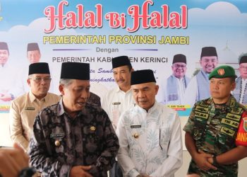 Wagub Jambi, Abdullah Sani saat menghadiri acara halal bihalal di Ruang Pola Kantor Bupati Kerinci, Jumat (19/05/2023). [Foto: Diskominfo/Agus]