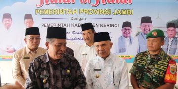 Wagub Jambi, Abdullah Sani saat menghadiri acara halal bihalal di Ruang Pola Kantor Bupati Kerinci, Jumat (19/05/2023). [Foto: Diskominfo/Agus]