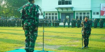 Upacara Bendera Harkitnas ke-115 Tahun 2023 di lapangan upacara Makorem 042/Gapu,Kel. Sungai Putri, Kota Jambi. Senin (22/5/2023). [Dok. Penrem 042/Gapu]
