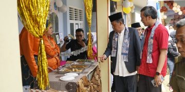 Ketua DPRD Provinsi Jambi, Edi Purwanto bersama Wagub Jambi, Abdullah Sani saat menghadiri peresmian gedung SMA Negeri 12 Kota Jambi, Senin (22/5/2023). [Dok. Aurduri.com/Reza]