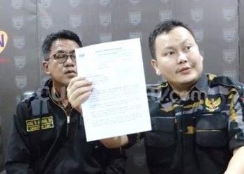 Salah seorang perwakilan LBH Pekat IB, Adel B Amran melaporkan video vulgar mirip Rebecca Klopper ke Bareskrim Polri pada Selasa, 23 Mei 2023 kemarin. [Foto: SS Youtube cumicumi.com]
