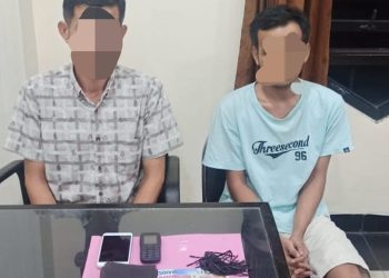 Dua Pelaku Penyalahgunaan Narkoba setelah diamanklan kepolisian. [Dok. Aurduri.com/Reza]