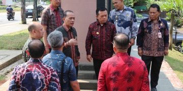 Gubernur Al Haris usai melaksanakan Rakor Promosi Unggulan dan Pelestarian Seni Budaya se-Provinsi Jambi di Anjungan Jambi Taman Mini Indonesia Indah Jakarta, Kamis (25/03/2023). [Foto: Diskominfo/Agus Supriyanto