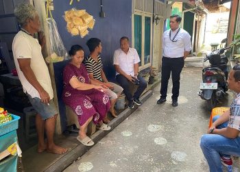 Tim Ditreskrimsus Polda Jambi mengunjungi keluarga daripada warga Jambi yang sedang menjalani proses hukum di Malaysia terkait judi online. [Foto: Humas Polda Jambi]