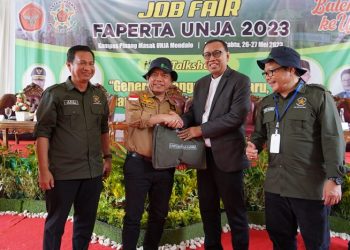 Gubernur saat menghadiri Job Fair dan Bazar bertempat di Faperta Unja Kampus Pinang Masak Unja Mendalo, Jumat (26/05/2023). [Foto: Diskominfo/Novriansah]