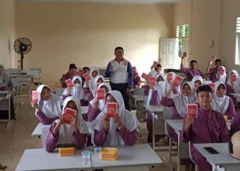 Sinsen gelar edukasi Safety Riding di beberapa sekolah yang berada di Kota Jambi, Senin (29/5/2023). [Foto: Sinsen/Ajeng]