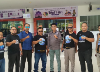 Ketua Umum Mahmud Marhaba saat disambut Pengurus DPD dan DPC PJS Gorontalo di Bandara Djalaludin Gorontalo, Kamis (04/05/2023). [PJS]