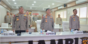 Kapolda Jambi, Irjen Pol Rusdi Hartono saat mengikuti Launching Computer Security Incident Response Team (CSIRT) Polri Via Zoom Meeting di Mapolda Jambi, Kamis (15/06/2023). [Foto: Humas Polda Jambi]