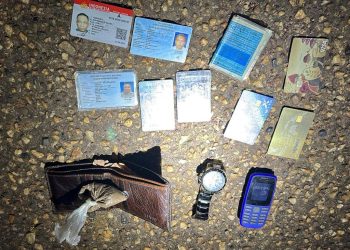 Barang bukti  yang diamanakan Polisi 1 (satu) unit Hp Nokia warna biru, 1 (satu) buah jam tangan merk Alexander Cristie.  [Foto: Humas Polda Jambi]