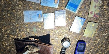 Barang bukti  yang diamanakan Polisi 1 (satu) unit Hp Nokia warna biru, 1 (satu) buah jam tangan merk Alexander Cristie.  [Foto: Humas Polda Jambi]