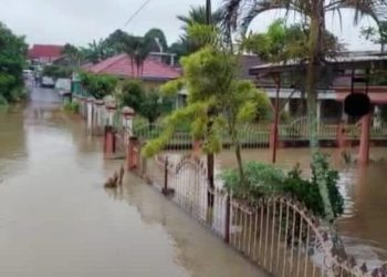 Banjir yang terjadi di wilayah Kota Jambi pada Senin, (19/6/2023). [Foto: Aurduri.com/Wahyu Jati]