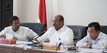Gubernur Al Haris melakukan Pertemuan dengan Direktorat Jenderal Bina Administrasi Kewilayahan Kementerian Dalam Negeri H. Safrizal Z.A. bertempat di Gedung H Kementerian Dalam Negeri Repupblik Indonesia Jakarta Pusat, Rabu (31/05/2023). [Foto: Diskominfo/Harun]