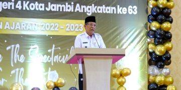 Wagub Sani pada pelepasan Siswa/i SMKN 4 Kota Jambi di BPCC Kota Jambi, Rabu (31/05/2023). [Foto: Diskominfo/Agus]