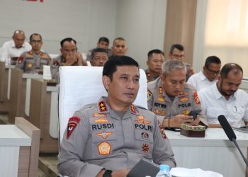 Kapolda Jambi Irjen Pol. Rusdi Hartono saat ikuti Vicon Arahan Kapolri Terkait Tindak Pidana Perdagangan Orang (TPPO) yang dipimpin oleh Kapolri Listyo Sigit Prabowo pada Senin, (05/05/2023). [Foto: Humas Polda Jambi]