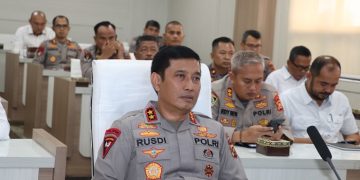 Kapolda Jambi Irjen Pol. Rusdi Hartono saat ikuti Vicon Arahan Kapolri Terkait Tindak Pidana Perdagangan Orang (TPPO) yang dipimpin oleh Kapolri Listyo Sigit Prabowo pada Senin, (05/05/2023). [Foto: Humas Polda Jambi]