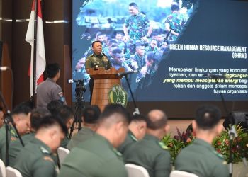 Kasad, Jenderal TNI Dr. Dudung Abdurachman saat memberikan Kuliah Umum serta meresmikan peluncuran aplikasi SISTER-SIAKAD STHM pada Dies Natalies ke-71 STHM,di Aula Pusat Zeni Angkatan Darat (Pusziad), Jakarta, Senin (5/6/2023). [Dok. Dispenad]