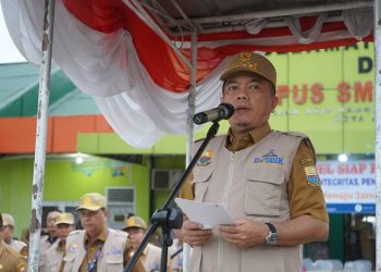 Gubernur saat memimpin apel siaga PPDBSMAN/SMKN dan SLB TA 2023/2024, bertempat di lapangan depan SMAN 5 Kota Jambi, Selasa (06/06/2023). [Foto: Diskominfo/Novriansah]