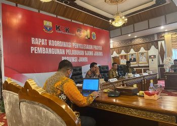 Rakor KPK RI terkait dengan penyelesaian proyek pembangunan Pelabuhan Ujung Jabung di Auditorium Rumah Dinas Gubernur Jambi, Selasa (06/06/2023). [Foto: Diskominfo/Agus]