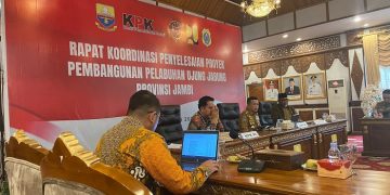 Rakor KPK RI terkait dengan penyelesaian proyek pembangunan Pelabuhan Ujung Jabung di Auditorium Rumah Dinas Gubernur Jambi, Selasa (06/06/2023). [Foto: Diskominfo/Agus]