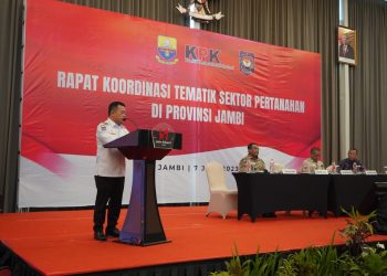 Gubernur Jambi, Al Haris saat membuka Rakor tematik sektor pertanahan di Swiss Bell Hotel Jambi, Rabu (07/05/2023)[Foto: Diskominfo/Said Usman]