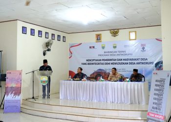 Wagub Sani saat membuka kegiatan Bimtek Calon Percontohan Desa Antikorupsi 2023 di Desa Mekar Sari, Muaro Jambi, Kamis (8/6/2023). [Foto: Diskominfo/Sobirin]