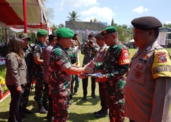 Kasad Jenderal TNI Dr. Dudung Abdurachman, pada Penutupan TMMD ke-116 wilayah Kodim 0204/Deli Serdang, di Desa Pergulaan, Kamis (8/6/2023). [Foto: Dispenad]