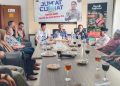 Kegiatan Jum'at Curhat Polda Jambi bersama Pengelola dan Pedagang Pasar Angso Duo di Kantor Pasar Angso Duo, Jumat (09/06/2023). [Foto: Humas Polda Jambi]