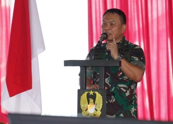 Kasad Jenderal TNI Dr. Dudung Abdurachman pada Riksiapops Yonif 122/Tombak Sakti yang bermarkas di Pematang Siantar, Sumatera Utara, Kamis (8/6/2023). [Foto: Dispenad]