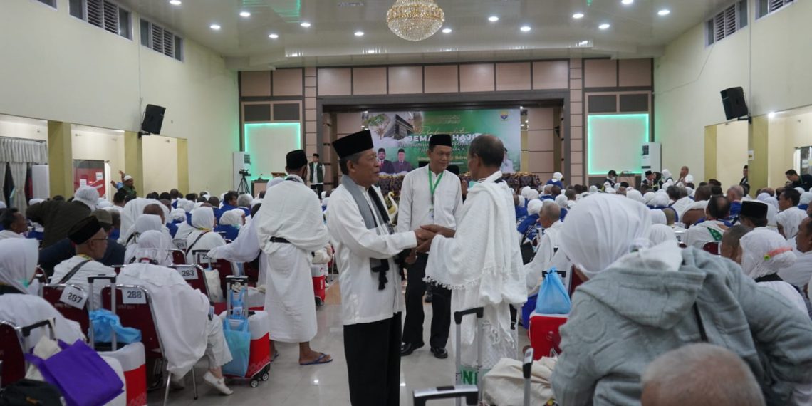 Pelepasan jemaah haji embarkasi antara Provinsi Jambi tahun 1444 Hijriah, dari Kabupaten Bungo dan Tebo Jambi dengan jumlah jemaah 374, kloter 22, di Asrama Haji Jambi, Minggu (11/06/2023). [Foto: Diskominfo/Novriansah]