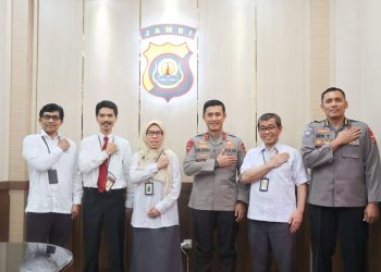 Kapolda Jambi Terima Kunjungan Silaturahmi Kakanwil DJP Sumbar-Jambi di ruang kerjanya pada Senin, (12/06/2023). [Dok. Humas Polda Jambi]