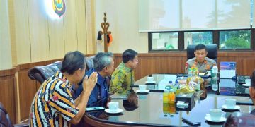 Kapolda Terima Kunjungan Silaturahmi Direksi PT Pelindo Jambi dan rombongan di ruang kerjanya pada Rabu, (14/06/2023). [Foto: Humas Polda Jambi]