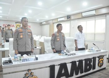 Kapolda Jambi Ikuti Rakornas Pengawasan Intern Tahun 2023 secara daring pada Rabu, di Mapolda Jambi (14/06/2023). [Foto: Humas Polda Jambi]