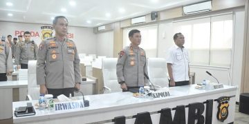 Kapolda Jambi Ikuti Rakornas Pengawasan Intern Tahun 2023 secara daring pada Rabu, di Mapolda Jambi (14/06/2023). [Foto: Humas Polda Jambi]