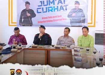 Jum'at Curhat Polda Jambi dengan warga Desa Lopak Alai pada Jumat, (16/06/2023). [Foto: Humas Polda Jambi]