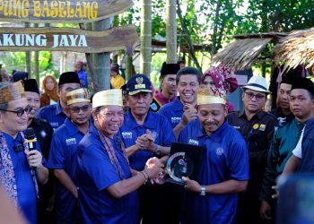 Wagub saat menghadiri Penilaian dan Kunjungan Destinasi Wisata Kampung Wisata Baselang Bakung Jaya Kota Jambi di Kampung Wisata BASELANG, Bakung Jaya, Kecamatan Jambi Selatan, Jumat (16/06/2023). [Foto: Diskominfo/Novriansah]