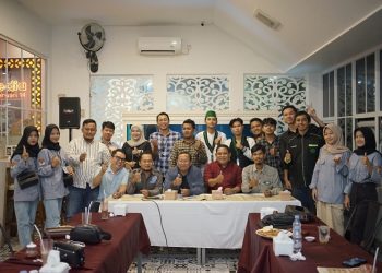 Ketua Panitia Rakernas, Rino Triyono, didampingi Steering Commite Bambang Hariyanto, serta sejumlah pengurus DPD PJS Sumsel saat bertemu Staff Utama Menteri Perhubungan RI, Budi Setiyadi di Palembang, Kamis (15/06/2023). [Foto: PJS]