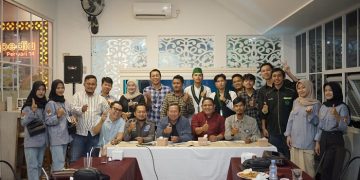 Ketua Panitia Rakernas, Rino Triyono, didampingi Steering Commite Bambang Hariyanto, serta sejumlah pengurus DPD PJS Sumsel saat bertemu Staff Utama Menteri Perhubungan RI, Budi Setiyadi di Palembang, Kamis (15/06/2023). [Foto: PJS]