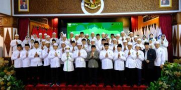 Foto bersama Gubernur Al Haris usai pengukuhan pengurus wilayah IPHI daerah Provinsi Jambi masa bakti 2023-2028 di Auditorium Rumah Dinas Gubernur Jambi, Sabtu (17/6/2023). [Foto: Diskominfo/Hori & Sopbirin]