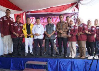 Foto bersama Al Haris usai membuka Gebyar Sound System yang diselenggarakan oleh PSJ di Eks IKABAMA Simpang Kawat Kota Jambi, Sabtu (17/06/2023). [Foto: Diskominfo/Novriansah]