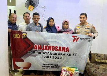 Kombes Pol Mulia Prianto saat Anjangsana di Kediaman Warakauri Polri di Perum Bukit Mayang Estate, Jambi, Senin (19/06/2023). [Foto: Humas Polda Jambi]