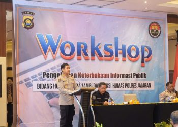 Kabid Humas Polda Jambi Kombes Pol. Mulia Prianto saat membuka Workshop Pengelolaan Keterbukaan Informasi Publik di Hotel Aston pada Selasa, (20/06/2023). [Foto: Humas Polda Jambi]