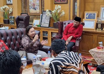 Ketua DPRD Provinsi Jambi, Edi Purwanto menerima kunjungan rombongan dari KTSJB di Ruang Kerja Ketua DPRD Provinsi Jambi, Senin (19/6/2023). [Foto: pantaujambi.id/Yuli]