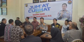 Jum'at Curhat bersama Asosiasi Transportir Batubara Jambi di Popo Kopi Tiam Jambi Selatan, Jumat (23/6/23).[Foto: Humas Polda Jambi]